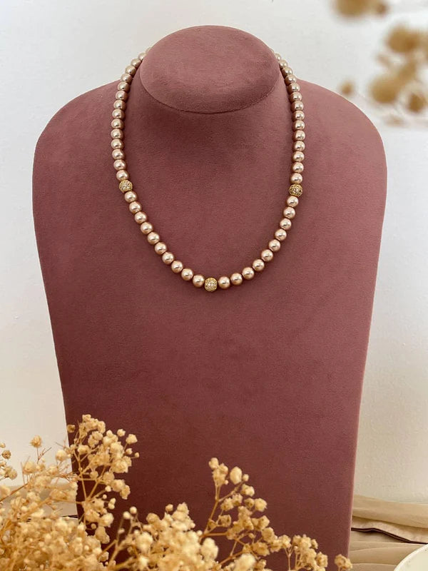 Shell pearls necklace