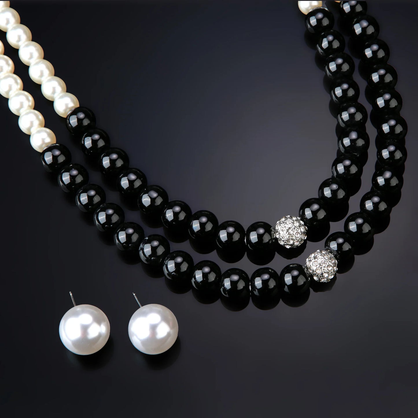 Shell pearls set