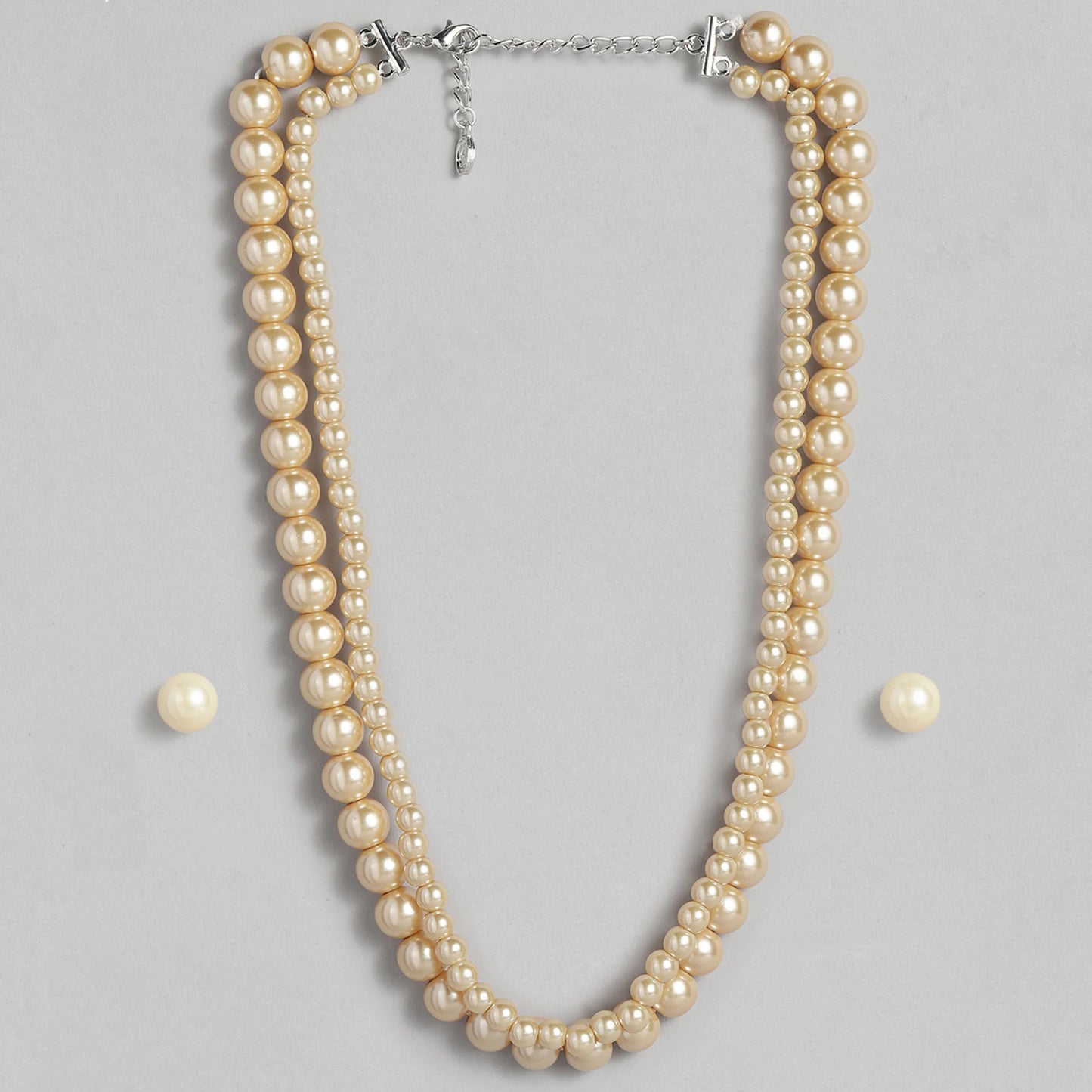 Shell pearls set